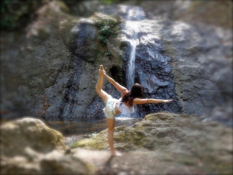 yoga-waterfall-costa-rica